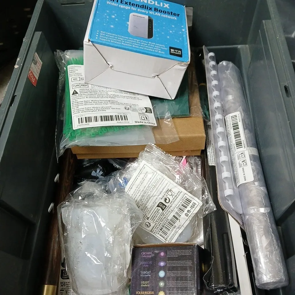 APPROXIMATELY 15 ASSORTED HOUSEHOLD ITEMS TO INCLUDE ECO VER DISHWASHER TABLETS, WIFI BOOSTER, GLADE BATHROOM GEL, KUKJE GALLERY 2026 DIARY ETC