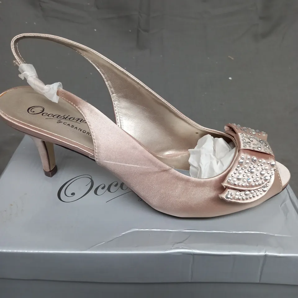 BOX OF 10 PAIRS OF CHAMPAGNE HIGH HEELED SHOES 