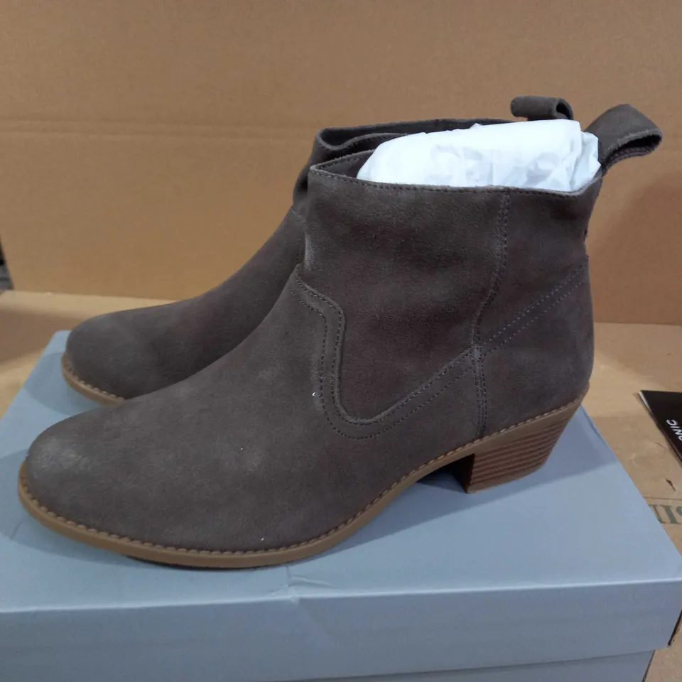 VIONIC VERA ANKLE BOOTS - GREIGE - SIZE 7
