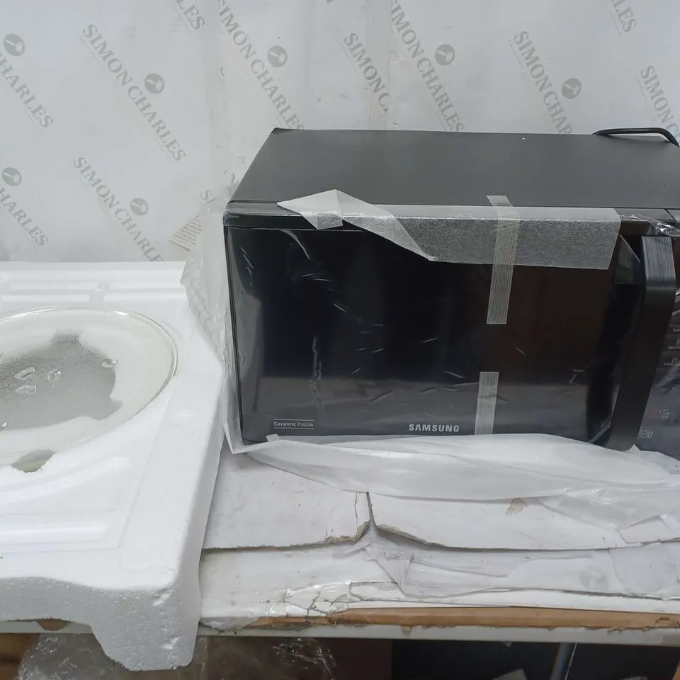 BOXED SAMSUNG MICROWAVE OVEN 