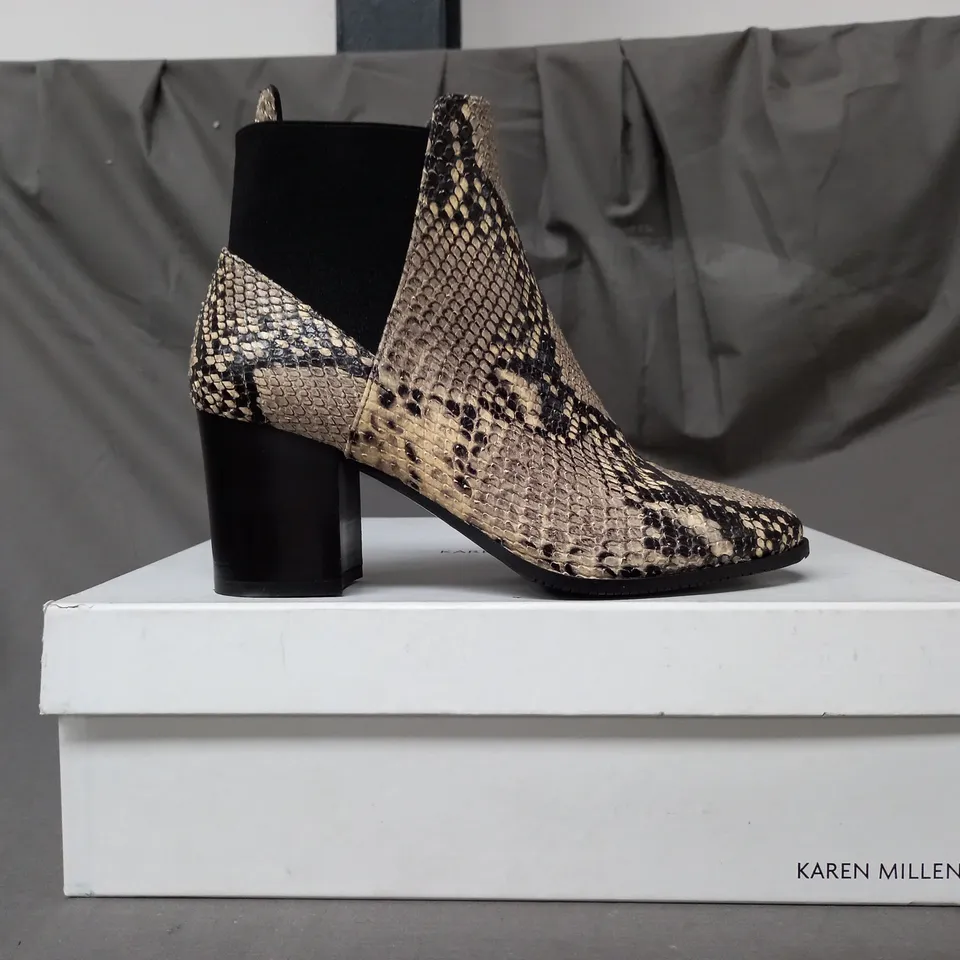BOXED PAIR OF KAREN MILLEN TONI MID BLOCK HEEL ANKLE BOOTS IN TAN SNAKE EU SIZE 36