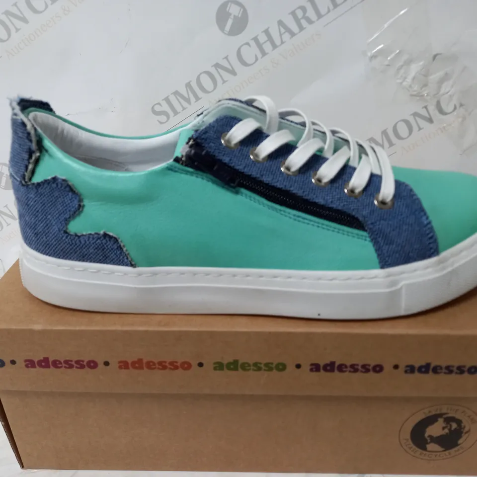 BOXED PAIR OF ADESSO FAYE ZIP TRAINERS IN BLUE/TURQUOISE - SIZE 7