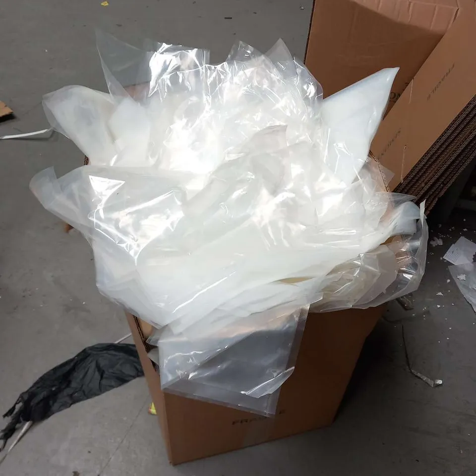 LARGE QUANTITY OF VACUUM SEALING BAGS