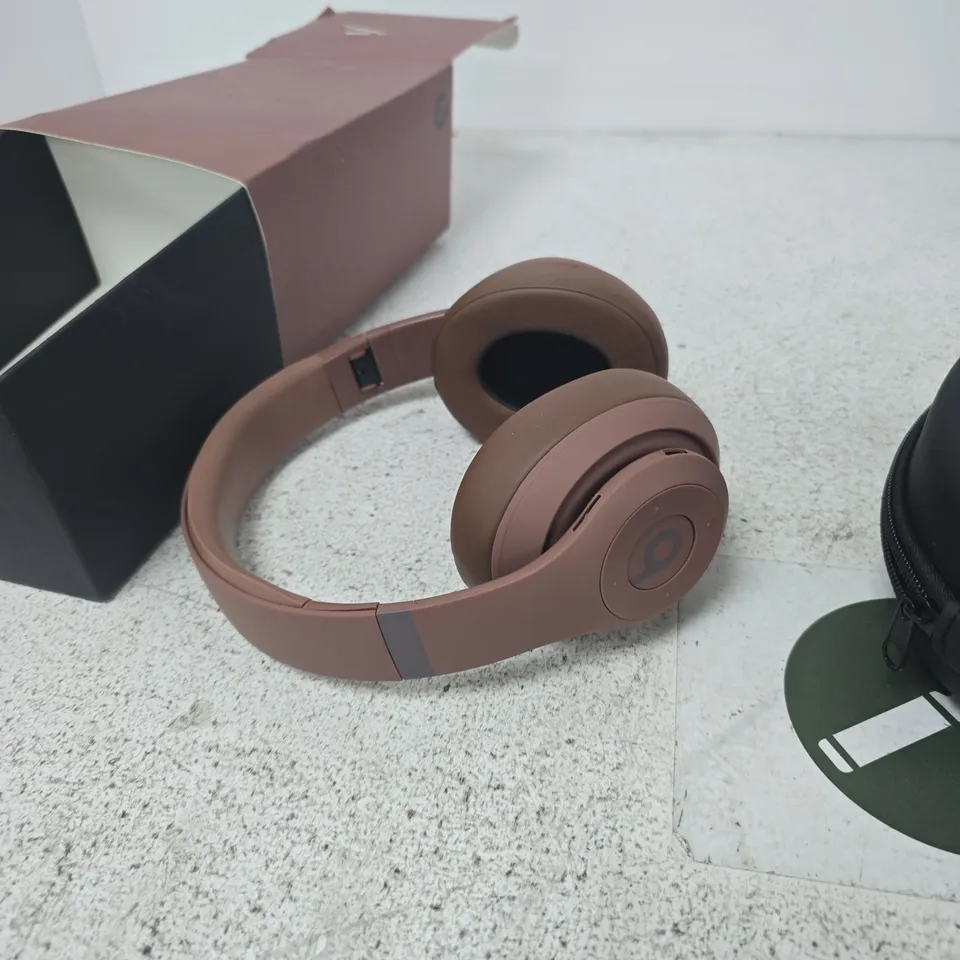 BEATS BY DRE WIRELESS HEADPHONES – PINK/ROSE GOLD