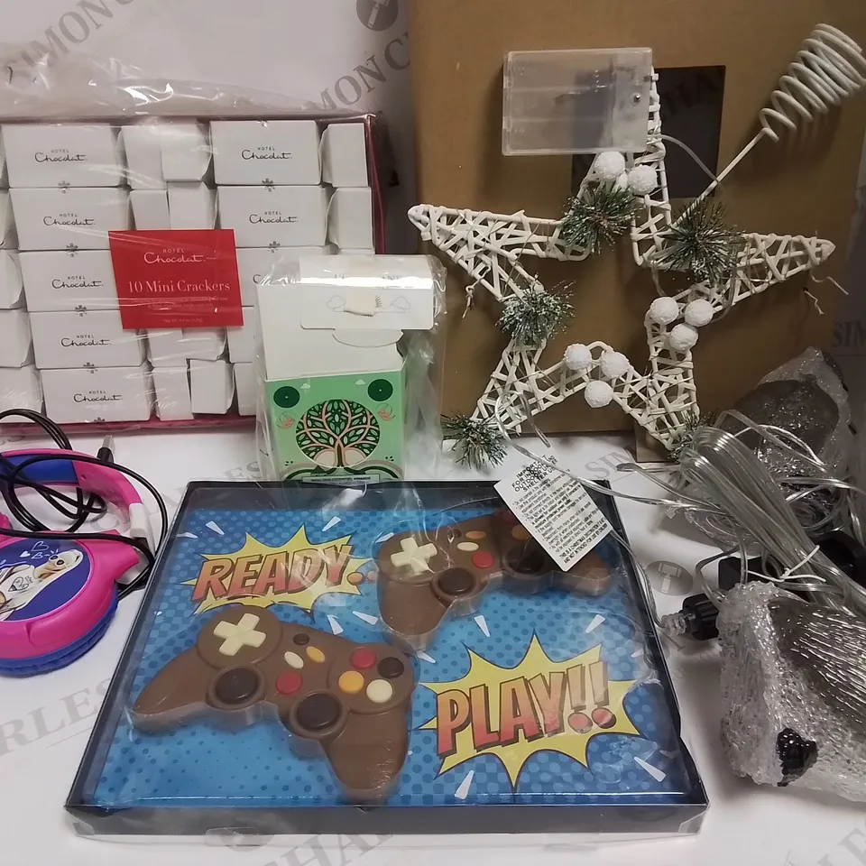 LOT OF 7 ASSORTED ITEMS TO INCLUDE PRE LIT WHITE STAR TREE TOPPER, BARBIE KIDS HEADPHONES AND OWL LIGHTS RRP £15.99