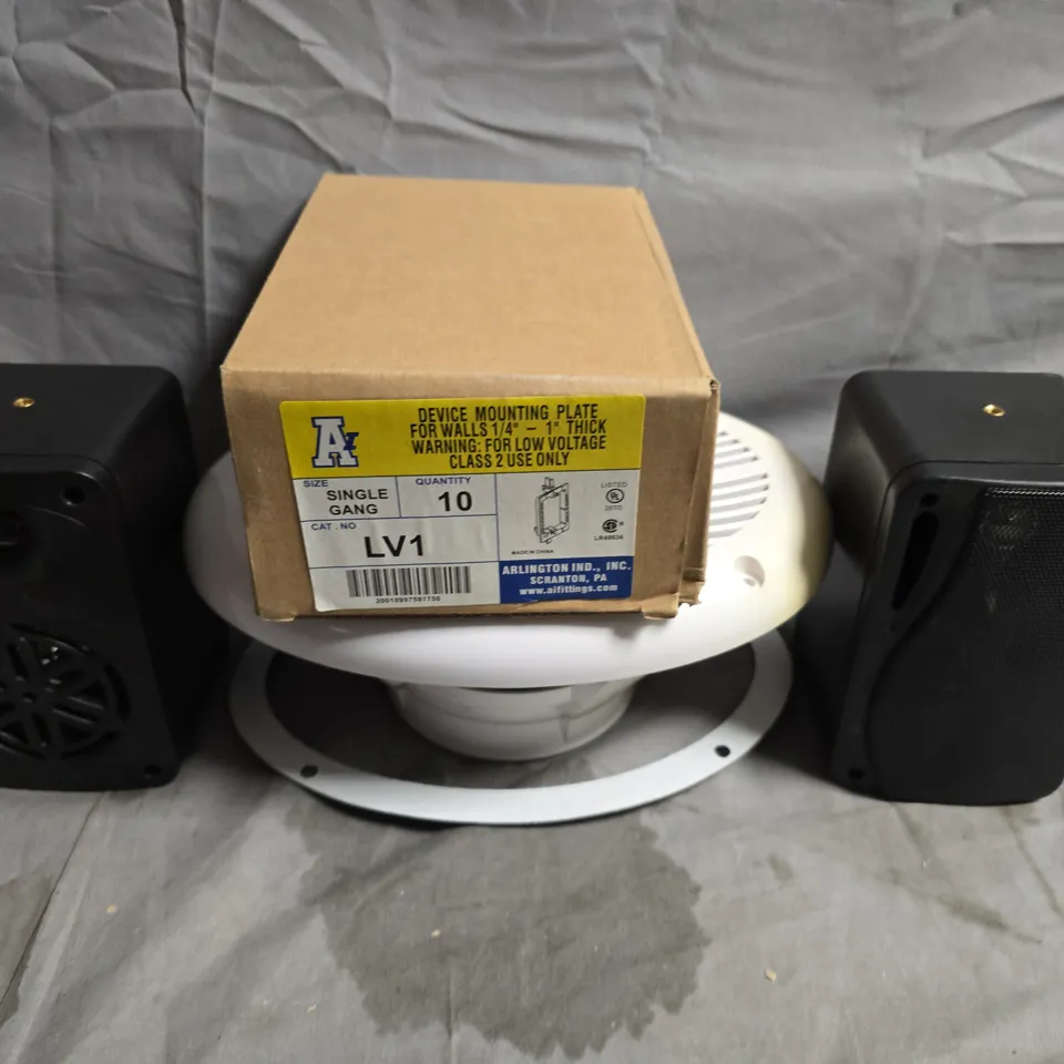 BOX OF ASSORTED ITEMS TO INCLUDE ARLINGTON LV1 DEVICE MOUNTING PLATE KIT WITH CEILING SPEAKER ASSEMBLY AND TWO SMALL SPEAKERS