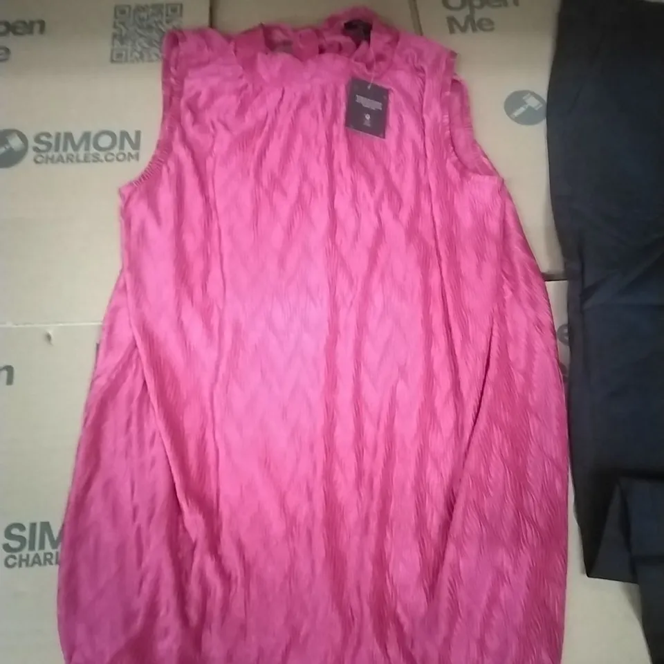 PALLET OF BRAND NEW WOMENS QUALITY DESIGNER CLOTHES APPROXIMATELY 120  TO INCLUDE; JEANS, JUMPERS, TOPS ETC
