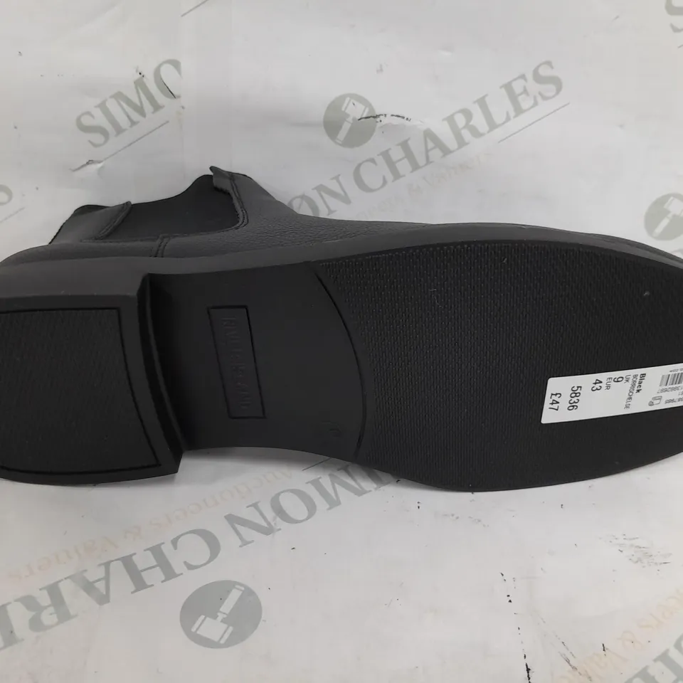 PAIR OF RIVER ISLAND BORRIS CHELSEA SHOES IN BLACK - UK 9