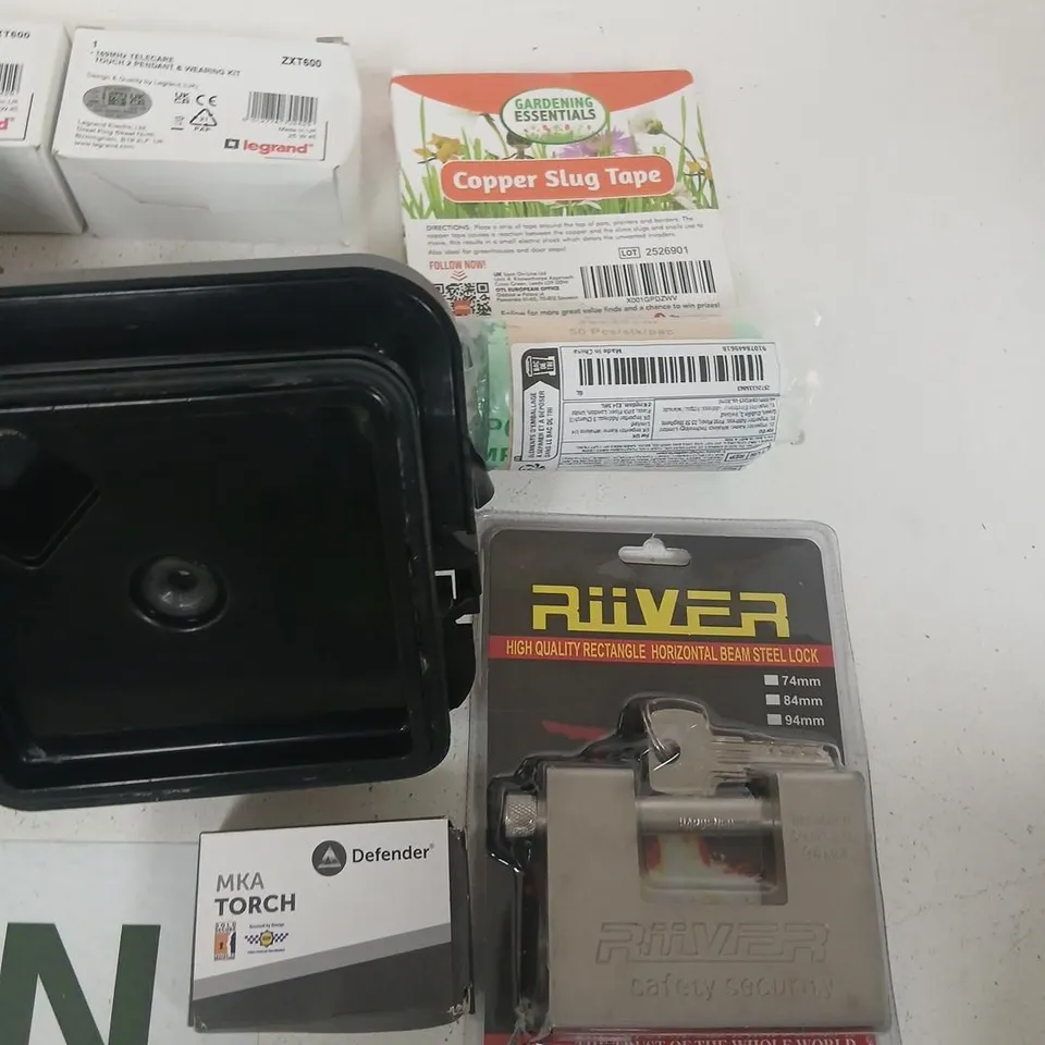 WHOLESALE & JOB LOT – ASSORTED DIY & SECURITY ITEMS: DEFENDER DECOY CAMERA, MKA TORCH, RIVER LOCK, COPPER SLUG TAPE, DECORATIVE SIGN, BOXED COMPONENTS