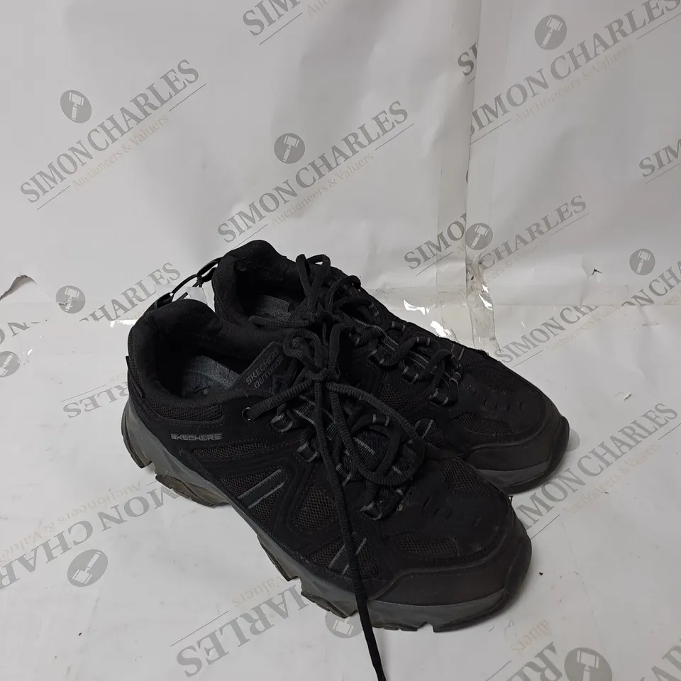 SKETCHERS MEN OUTDOOR TRAINER UK 8 - UNBOXED