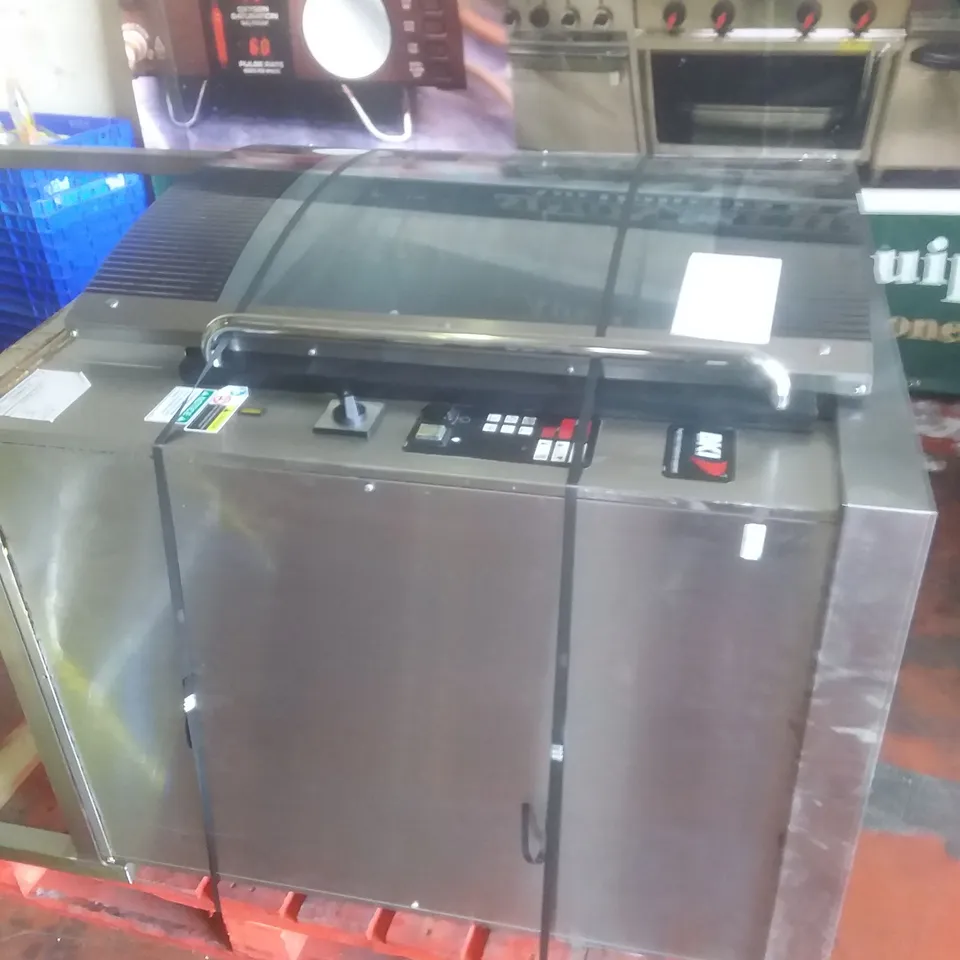 BKI SINGLE ROTISSERIE OVEN 