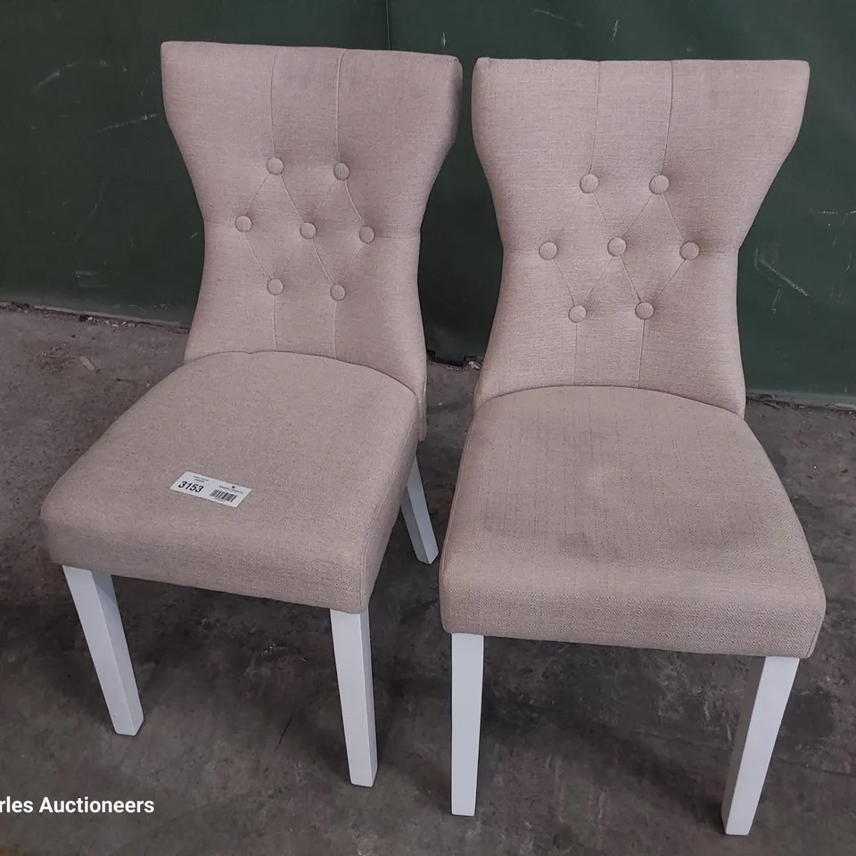 PAIR OF UPHOLSTERED BUTTONED BACK DINING CHAIRS NATURAL FABRIC ON WHITE PAINTED LEGS 