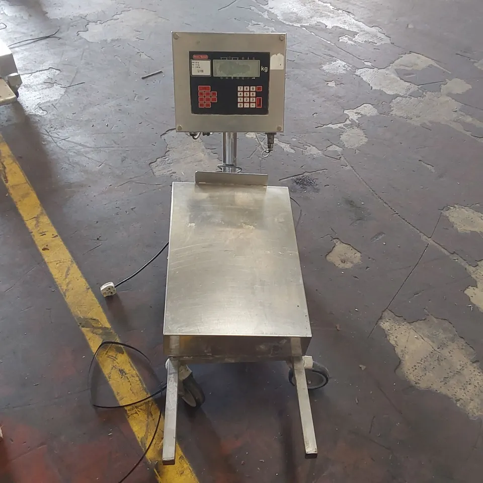 AVERY BERKEL L116 PORTABLE SCALE