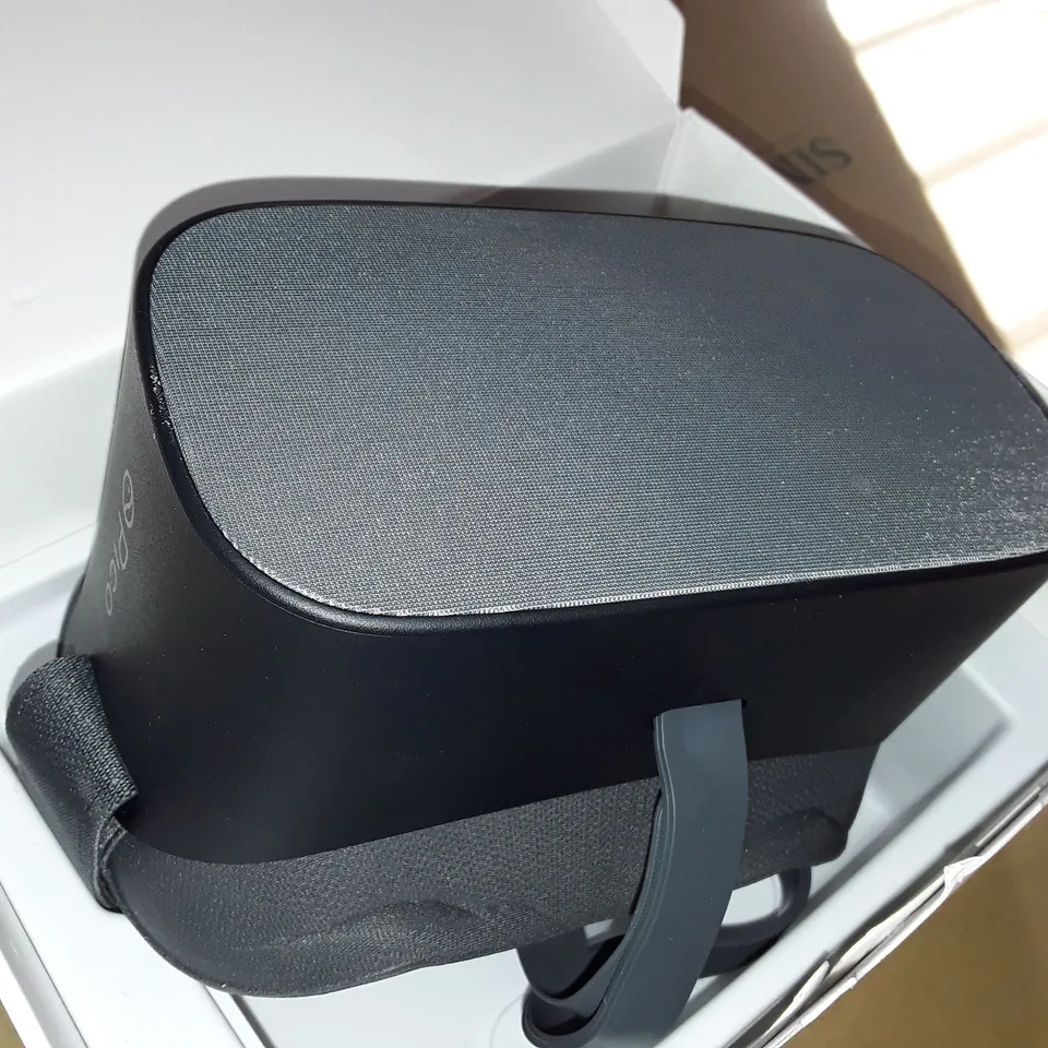 BOXED PICO G2 4K VIRTUAL REALITY HEADSET AND CONTROLLER