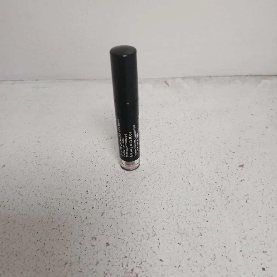 BOX OF A LARGE AMOUNT OF LIQUID SHIMMER SHADOW