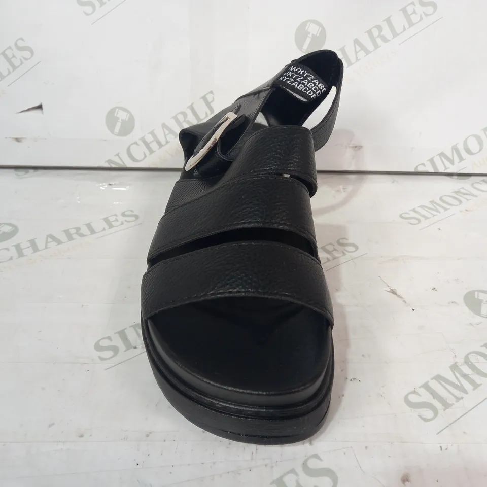 PAIR OF DESIGNER OPEN TOE WEDGE HEEL SANDALS IN BLACK EU SIZE 40