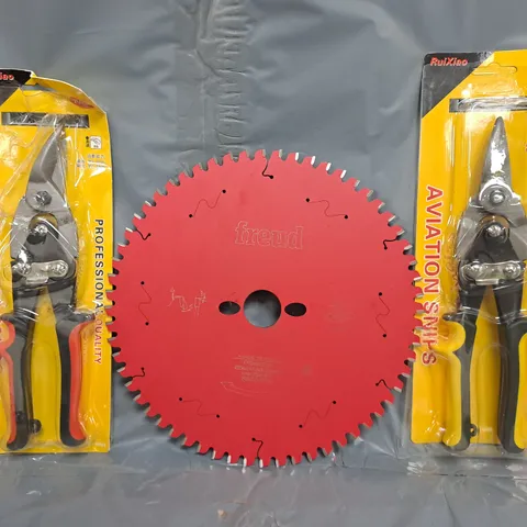 APPROXIMATELY 15 ASSORTED HOUSEHOLD ITEMS TO INCLUDE AVIATION SNIPS, CIRCULAR SAW BLADE, ETC