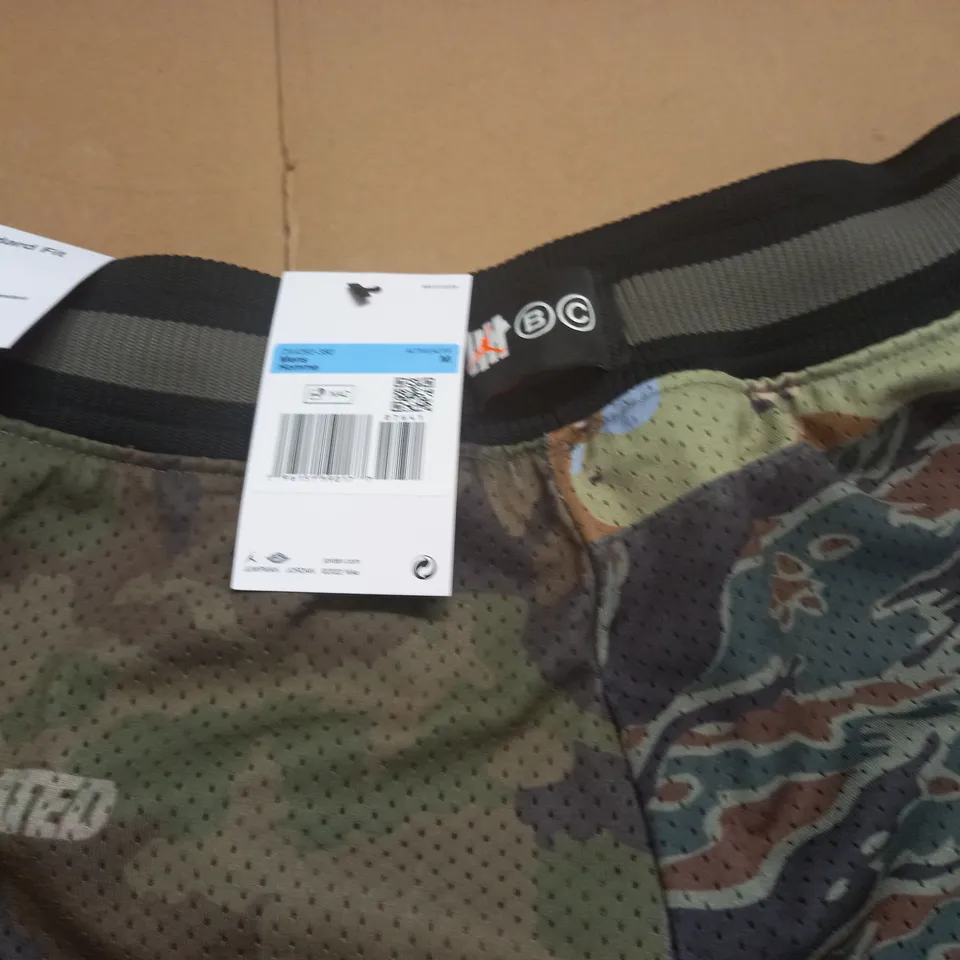 AIR JORDAN CAMO SHORTS - M