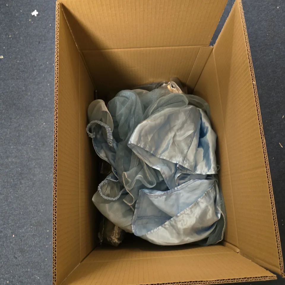 BOX OF APPROXIMATELY 8 ASSORTED  TOYS AND GAMES INCLUDING CLAW MACHINE AND SUPER SKILLS GAME 