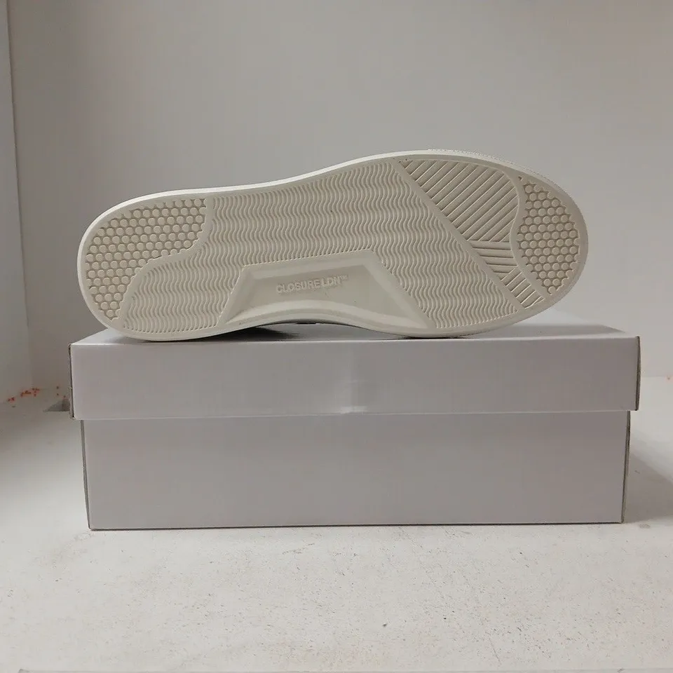 BOXED PAIR OF CLOSURE CLASSIC TRAINERS IN NAVY SIZE UK 10