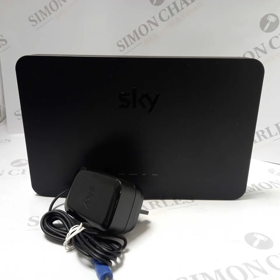 SKY BROADBAND WIFI ROOTER WITH PLUG BLACK 