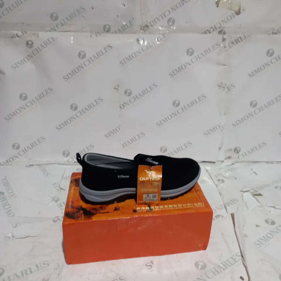 CAN.TROP SLIP ON SHOES- BLACK/GREY - SIZE 44