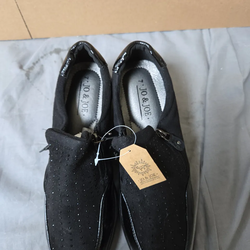 JO & JOE WOMEN'S BLACK PERFORATED SLIP-ON SHOES – UK 7