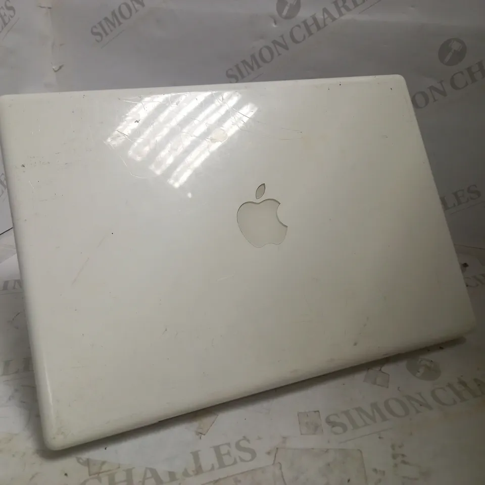 APPLE MACBOOK - MODEL UNKNOWN