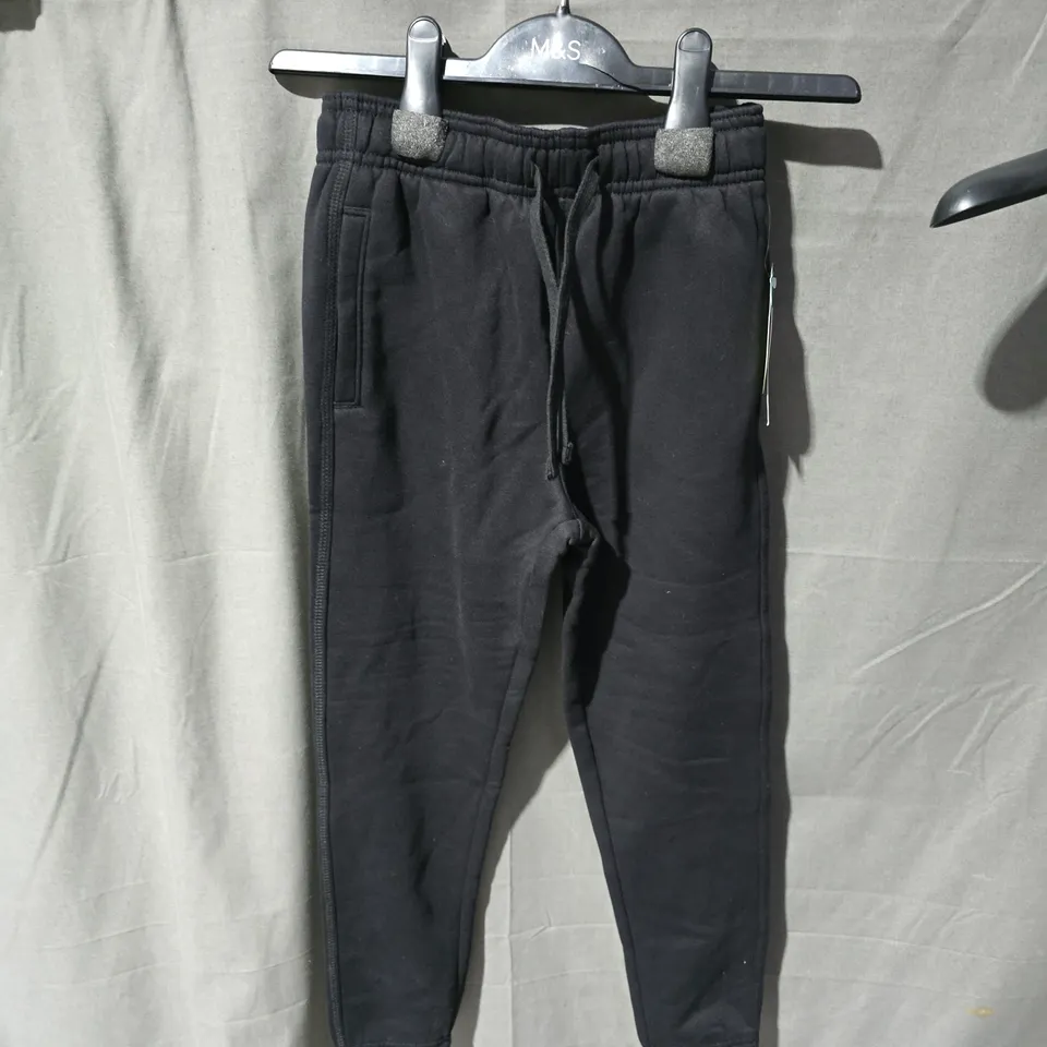 BOX OF APPROXIMATELY 25 KIDS CLOTHING ITEMS INCLUDING: 2X BLACK JOGGERS AND RED FUR HOOD GILLET