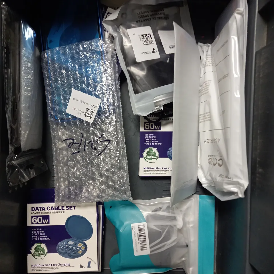 APPROXIMATELY 20 ASSORTED SMARTPHONE ACCESSORIES TO INCLUDE PROTECTIVE CASES, CHARGING CABLES, SCREEN PROTECTORS ETC 