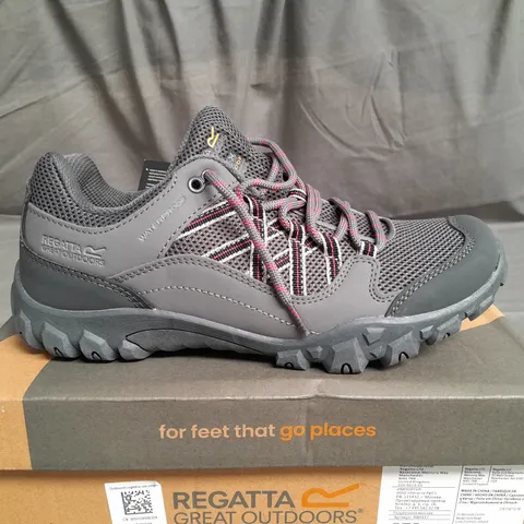 BOXED PAIR OF REGATTA TRAINERS SIZE UK 6