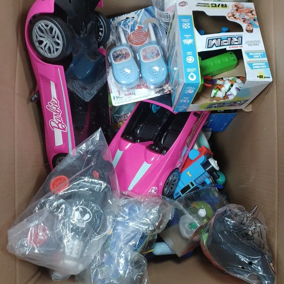 APPROXIMATELY 15 ASSORTED TOY PRODUCTS TO INCLUDE WALKIE TALKIES, PEPPA PIG NURSE SET, CLIP N GO BALL ETC 