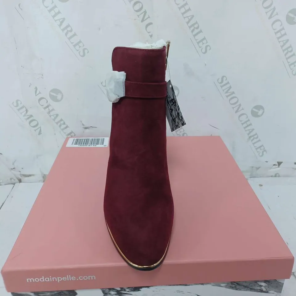 PAIR OF MODA IN PELLE LORI ANKLE BOOTS - BURGUNDY - SIZE 39