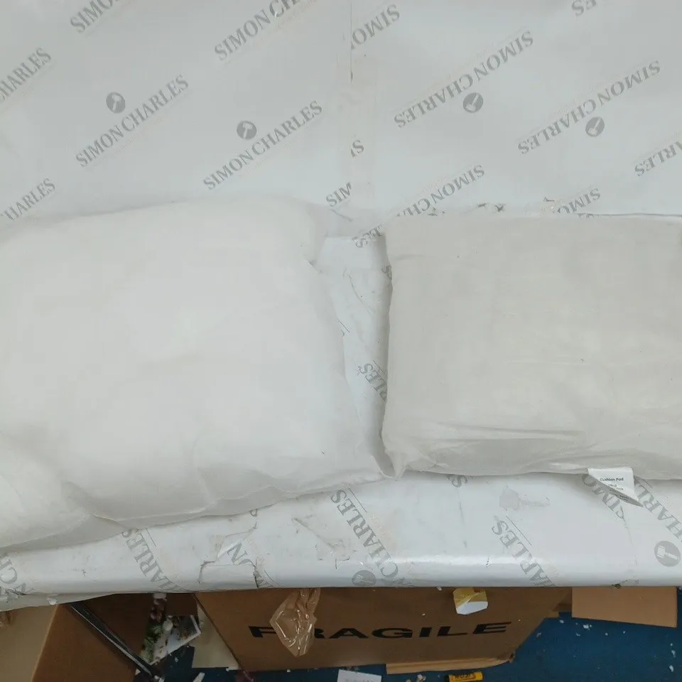LOT OF 10 CUSHIONS IN VARIED COLOURS AND PATTERNS TO INCLUDE BLUE, STARRED, AND BLACK AND WHITE ETC. 
