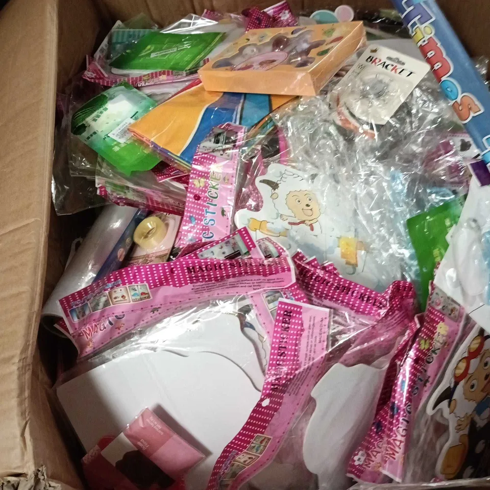 BOX OF APPROXIMATELY 50 ASSORTED ITEMS INCLUDING MAGIC STICKERS , PHONE TRAP AND LIPGLOSS 