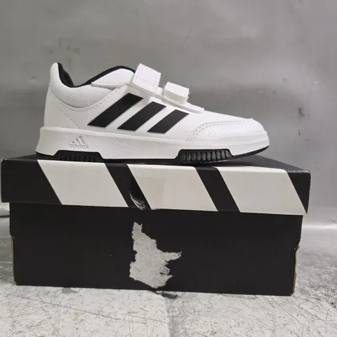 BOXED PAIR OF ADIDAS TENSAUR SPORT 2.0 KIDS SHOES IN WHITE/BLACK SIZE UK 9