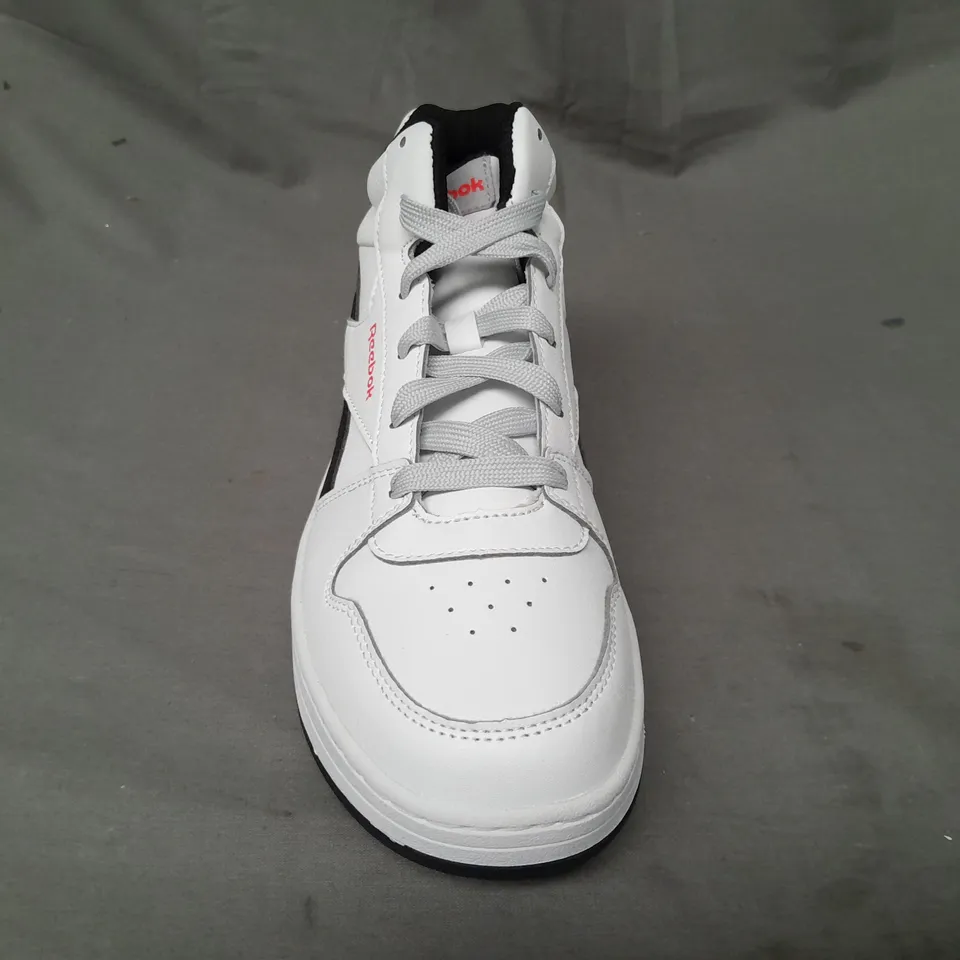 PAIR OF REEBOK HI-TOP TRAINERS IN WHITE/BLACK UK SIZE 5