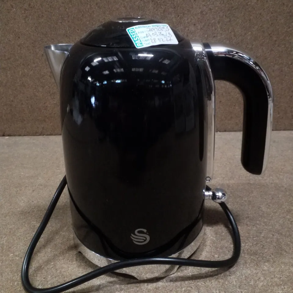 BOXED SWAN SOLACE 1.7L RAPID BOIL JUG KETTLE HIGH GLOSS
