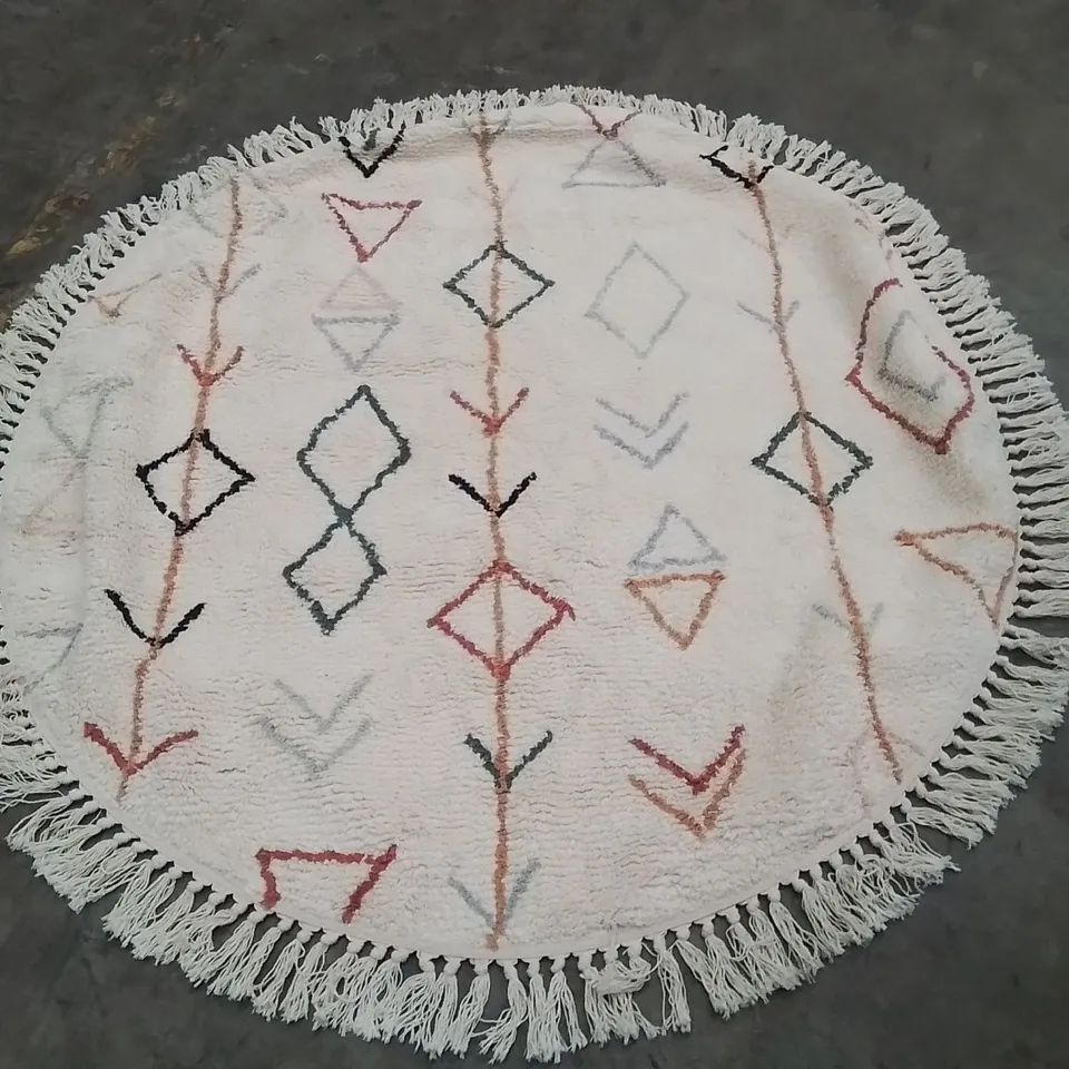 QUALITY DESIGNER AREA RUG - APPROXIMATELY 150X150CM