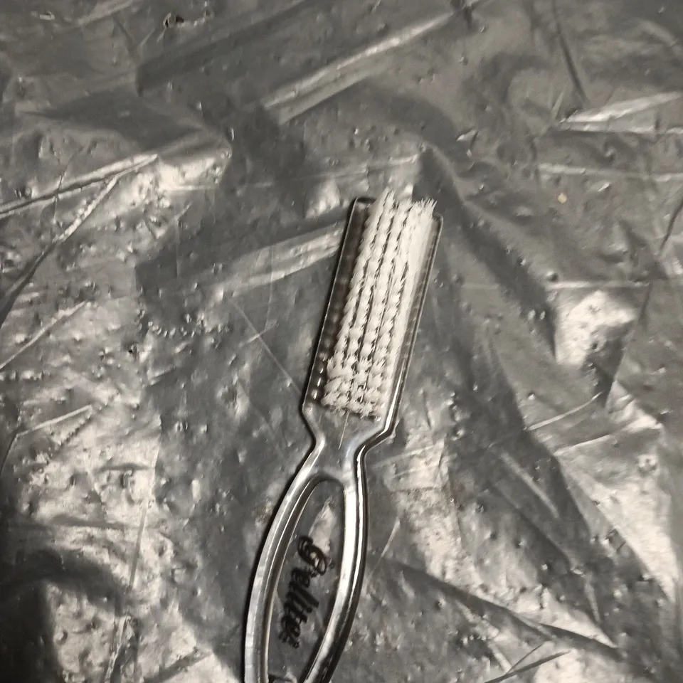 BOX OF APPROXIMATELY 450 NAIL BRUSHES