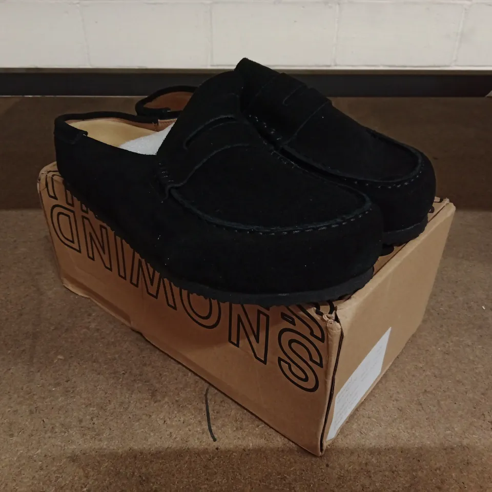 SNOWIND SUEDE SLIP-ON SHOES, BLACK, EU 39 (UK 6) – BOXED