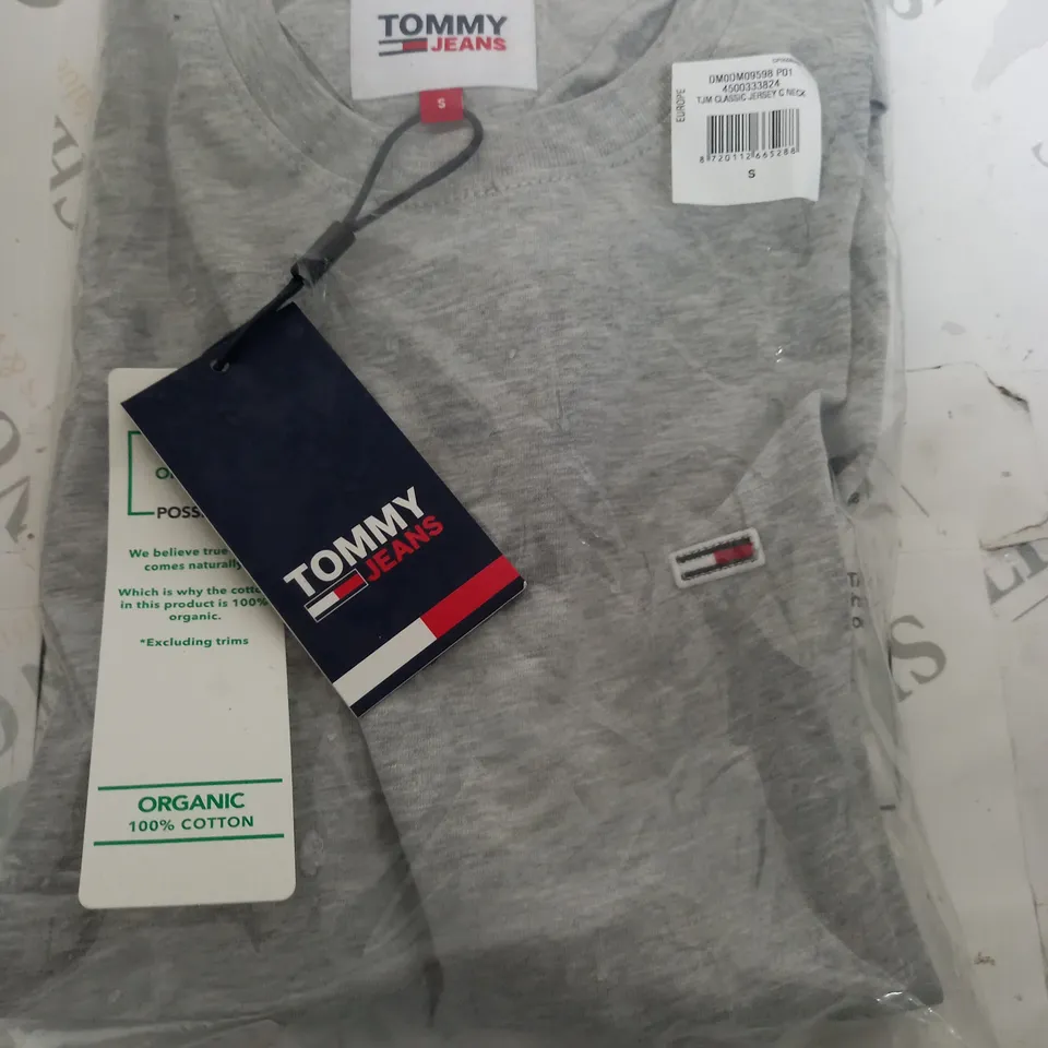 TOMMY JEANS CLASSIC C-NECK JERSEY IN GREY - SMALL