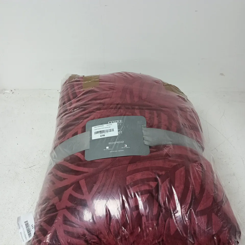 OUTLET COZEE HOME VELVET LEAF EMBOSSED FILLED BEDSPREAD RED
