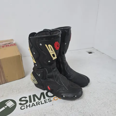 SIDI BLACK MOTORCYCLE BOOTS, UK 7 (EU 41) – PAIR