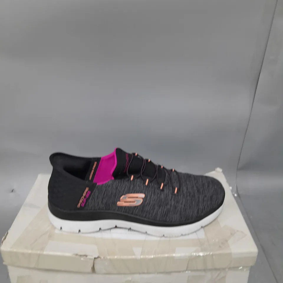 UNBOXED PAIR OF SKETCHERS SUMMIT SLIP ON TRAINER GREY SIZE 4