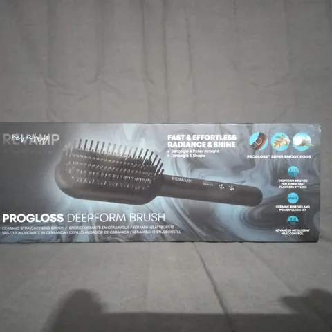BOXED REVAMP PROGLOSS DEEPFORM BRUSH CERAMIC STRAIGHTENING BRUSH