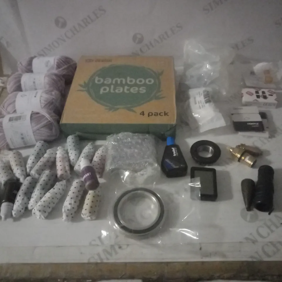 GROUP OF APPROX 10 ASSORTED ITEMS TO INCLUDE YARN, PAINT, BAMBOO PLATES ETC
