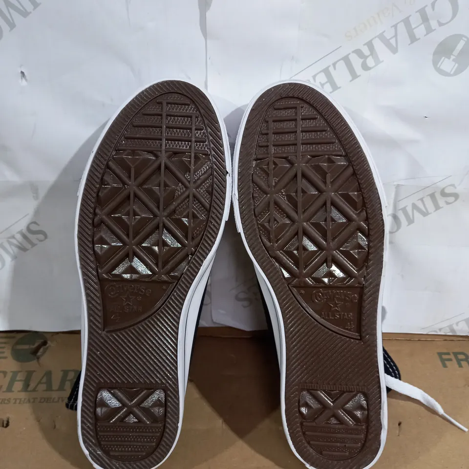 PAIR OF CONVERSE HIGH TOP SHOES SIZE 4.5