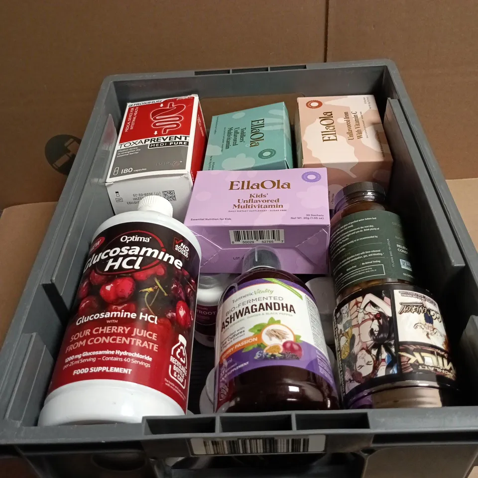TOTE OF APPROXIMATELY 25 ASSORTED VITAMIN/SUPPLEMENT RELATED ITEMS TO INCLUDE ELLA OLA VITAMINS, BEETROOT SUPPLEMENT, OXY POWDER DIGESTIVE CLEANSE, GG ENERGY SUPPLEMENT ETC