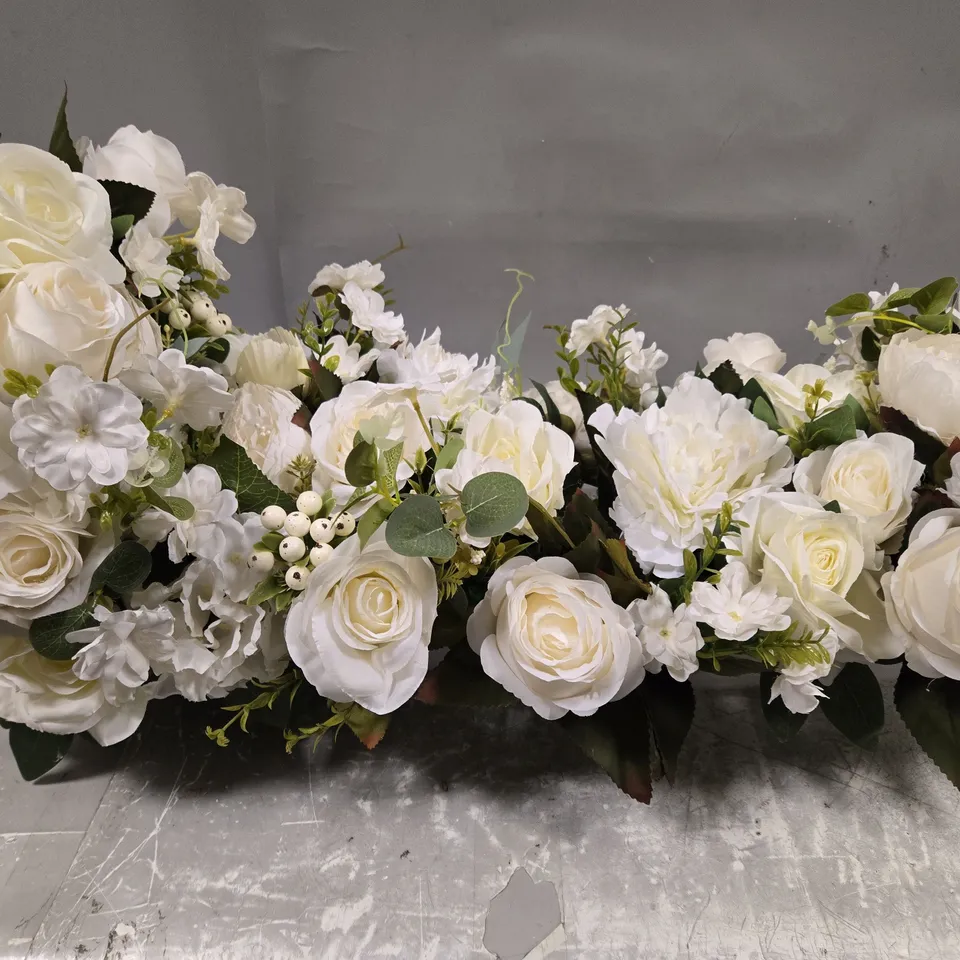 BOXED UNBRANDED WHITE ROSE GARLAND 